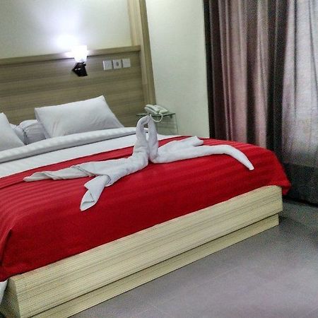 Maxi Hotel Kedonganan Jimbaran Exterior foto
